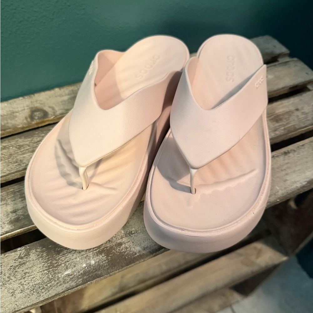 CROCS Women's Light Pink Sandals